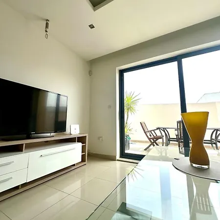 Luxury Penthouse 170 Meters From The Sea In Balluta Bay *