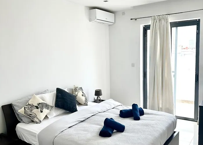 Luxury Penthouse 170 Meters From The Sea In Balluta Bay Apartamento