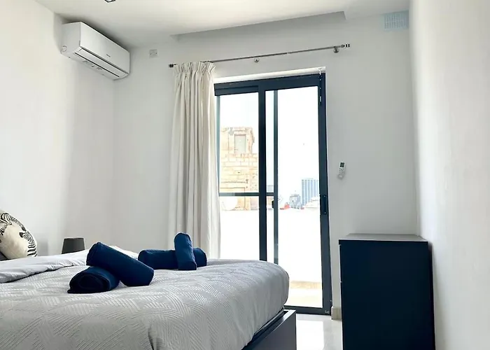 Luxury Penthouse 170 Meters From The Sea In Balluta Bay Sliema