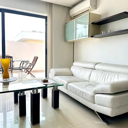 Luxury Penthouse 170 Meters From The Sea In Balluta Bay