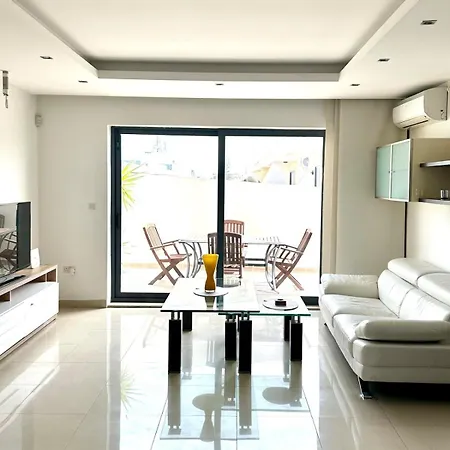 Luxury Penthouse 170 Meters From The Sea In Balluta Bay *