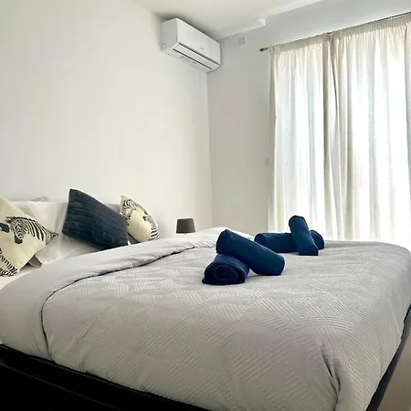 Luxury Penthouse 170 Meters From The Sea In Balluta Bay