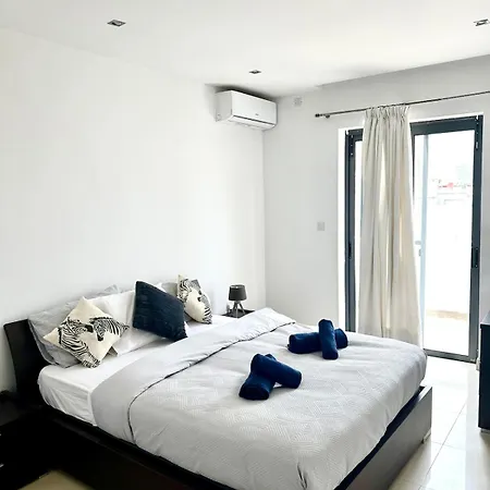 Luxury Penthouse 170 Meters From The Sea In Balluta Bay Apartment