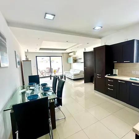 Luxury Penthouse 170 Meters From The Sea In Balluta Bay *