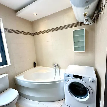 Luxury Penthouse 170 Meters From The Sea In Balluta Bay