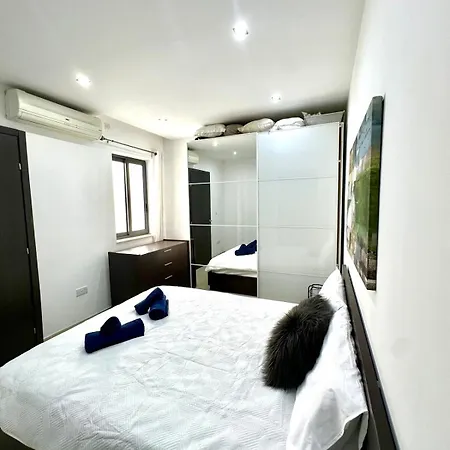 Luxury Penthouse 170 Meters From The Sea In Balluta Bay Apartment *