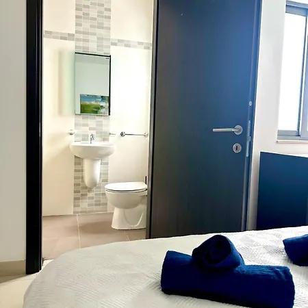 Luxury Penthouse 170 Meters From The Sea In Balluta Bay *