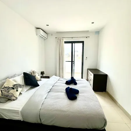 Luxury Penthouse 170 Meters From The Sea In Balluta Bay