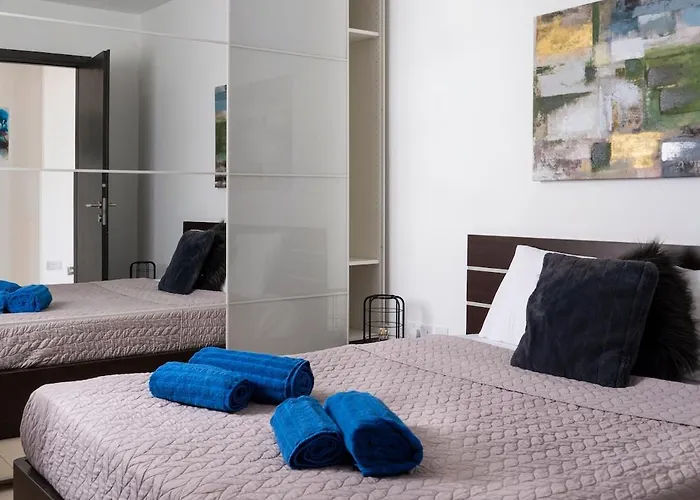 Luxury Penthouse 170 Meters From The Sea In Balluta Bay Daire