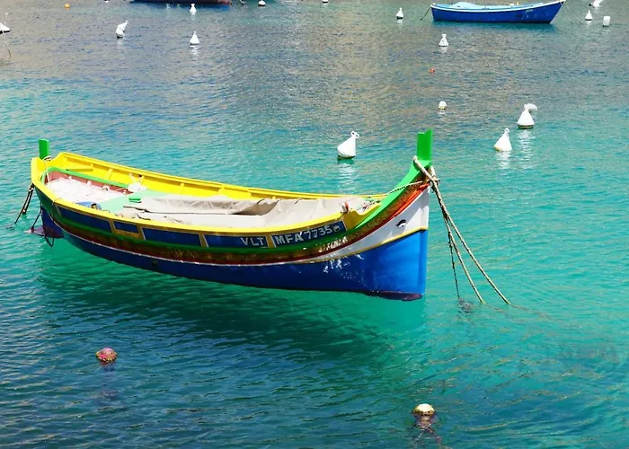 Luxury Penthouse 170 Meters From The Sea In Balluta Bay Daire