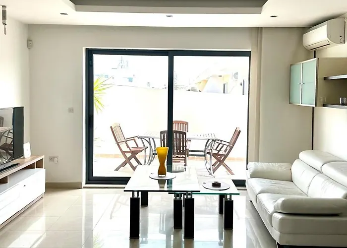 Luxury Penthouse 170 Meters From The Sea In Balluta Bay *