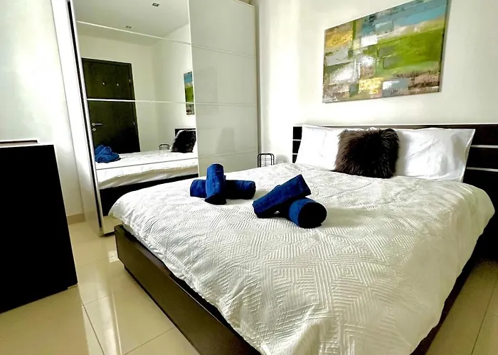 Daire Luxury Penthouse 170 Meters From The Sea In Balluta Bay Sliema