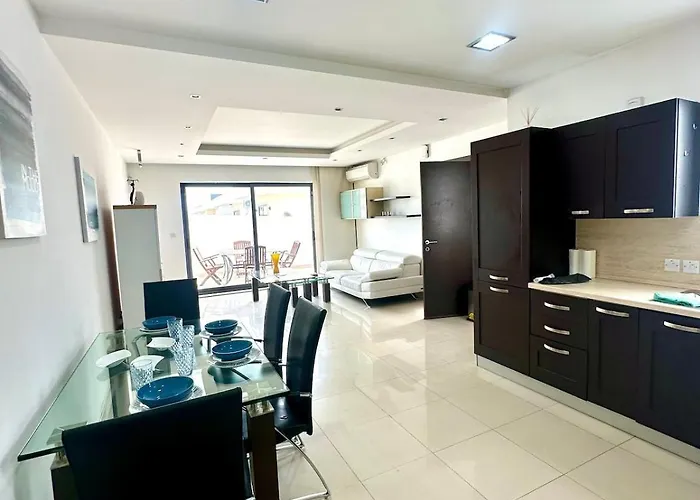 Luxury Penthouse 170 Meters From The Sea In Balluta Bay *