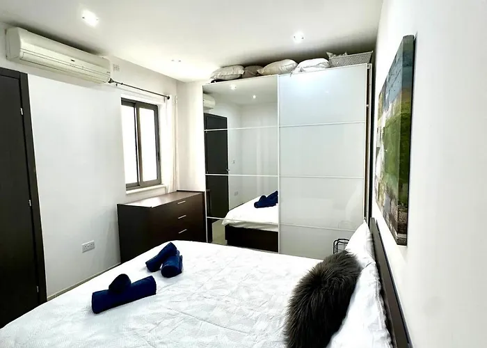 Luxury Penthouse 170 Meters From The Sea In Balluta Bay Daire *