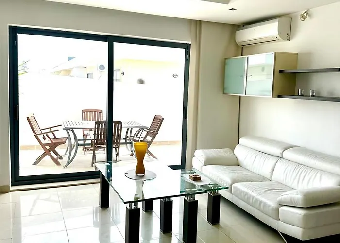 Luxury Penthouse 170 Meters From The Sea In Balluta Bay *