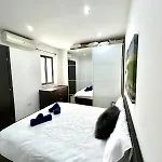 Luxury Penthouse 170 Meters From The Sea In Balluta Bay Apartman *