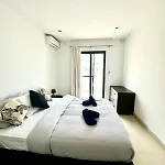 Luxury Penthouse 170 Meters From The Sea In Balluta Bay